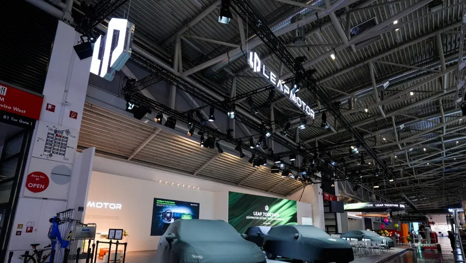 Wide view of the Leapmotor exhibition stand at IAA Mobility 2023.